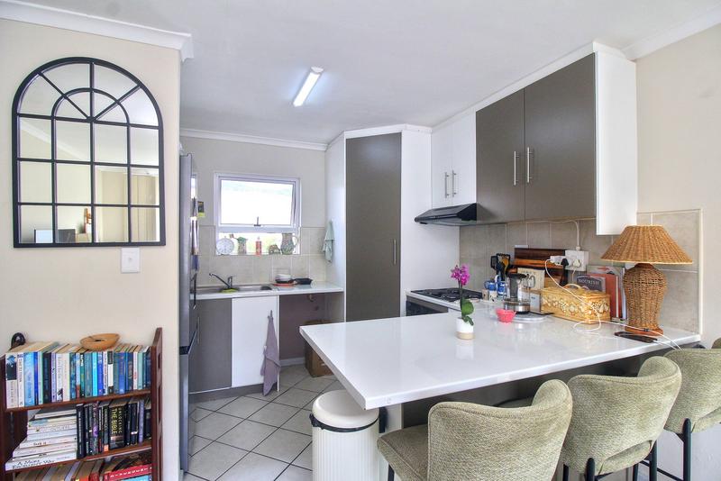 To Let 2 Bedroom Property for Rent in Gordons Bay Central Western Cape